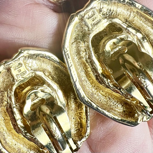 Saint Laurent “YSL” Vintage Gold Large Clip-On Earrings - Picture 8 of 11